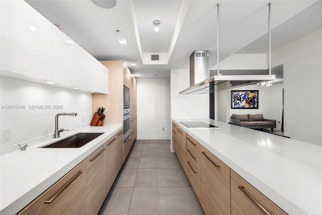 17111 Biscayne Blvd 606, North Miami Beach, FL 33160