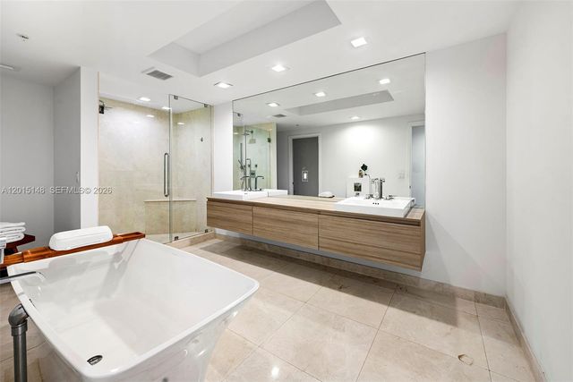 17111 Biscayne Blvd 606, North Miami Beach, FL 33160