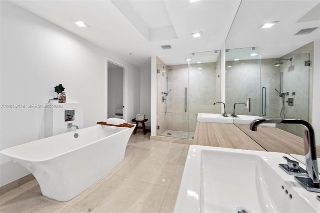 17111 Biscayne Blvd 606, North Miami Beach, FL 33160