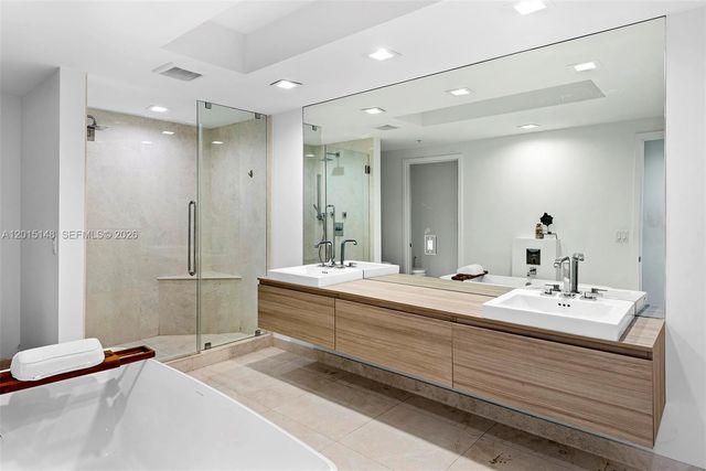 17111 Biscayne Blvd 606, North Miami Beach, FL 33160