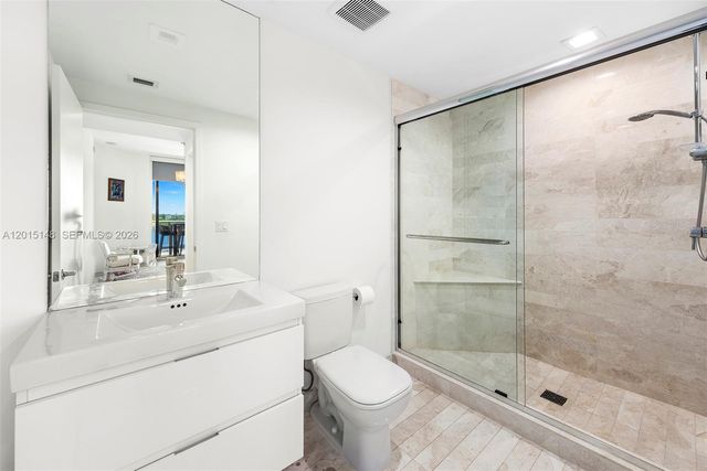17111 Biscayne Blvd 606, North Miami Beach, FL 33160