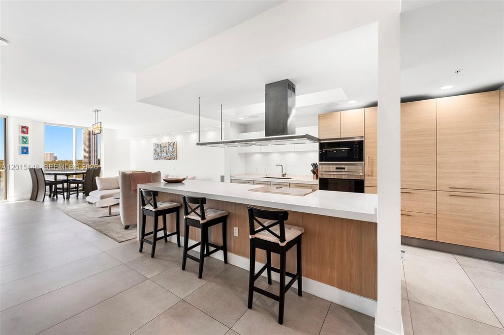 17111 Biscayne Blvd 606, North Miami Beach, FL 33160