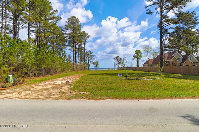 107 Cedarwood Drive, Havelock, NC 28532