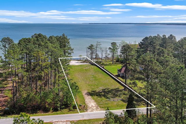 107 Cedarwood Drive, Havelock, NC 28532