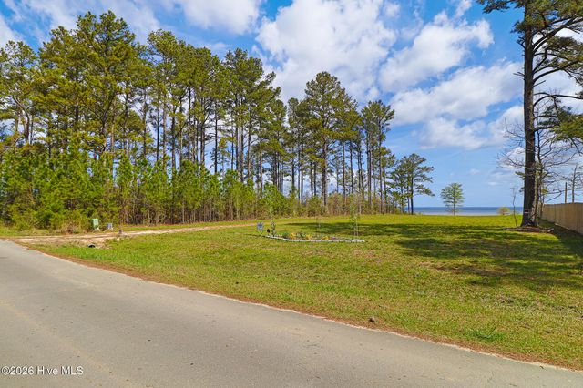 107 Cedarwood Drive, Havelock, NC 28532