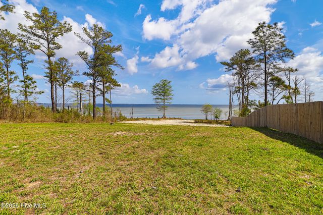 107 Cedarwood Drive, Havelock, NC 28532
