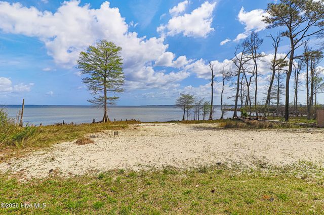 107 Cedarwood Drive, Havelock, NC 28532