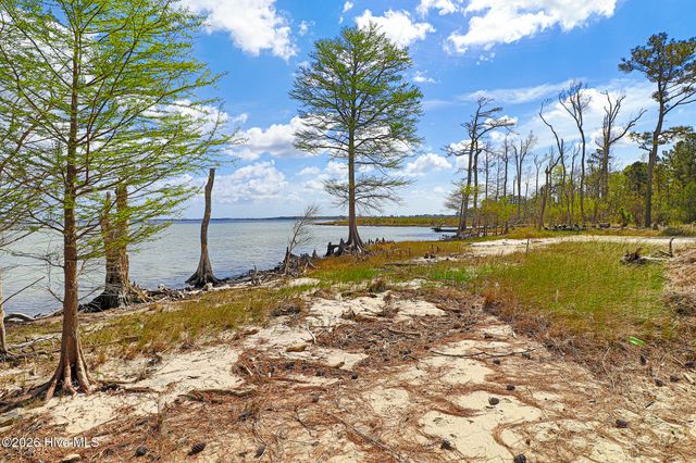 107 Cedarwood Drive, Havelock, NC 28532