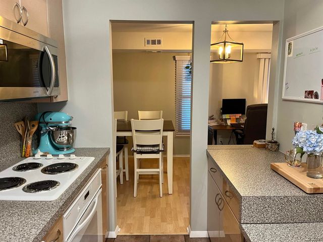 30515 W 14 Mile Road, Farmington Hills, MI 48334