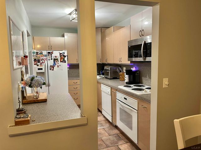 30515 W 14 Mile Road, Farmington Hills, MI 48334