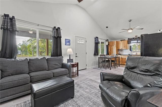 25522 Annies Point Road, Freeman, MO 64746