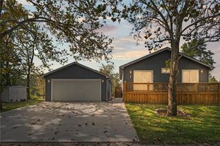 25522 Annies Point Road, Freeman, MO 64746