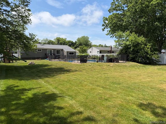 935 Montauk Avenue, Islip Terrace, NY 11752