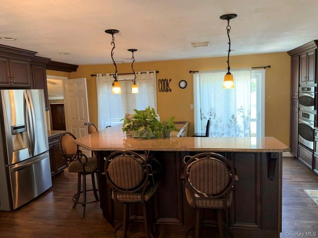935 Montauk Avenue, Islip Terrace, NY 11752