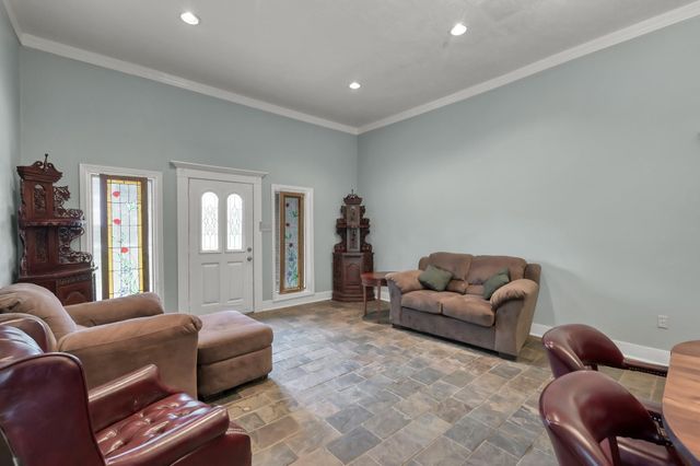 276 Walker Loop, Huntsville, TX 77340