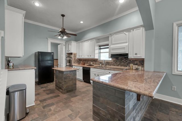 276 Walker Loop, Huntsville, TX 77340