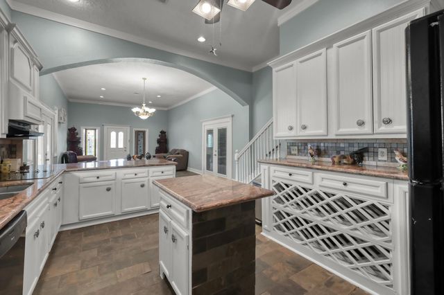 276 Walker Loop, Huntsville, TX 77340