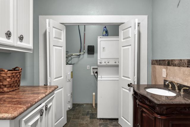 276 Walker Loop, Huntsville, TX 77340