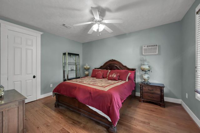 276 Walker Loop, Huntsville, TX 77340