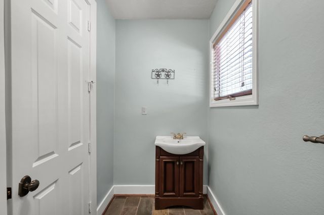 276 Walker Loop, Huntsville, TX 77340