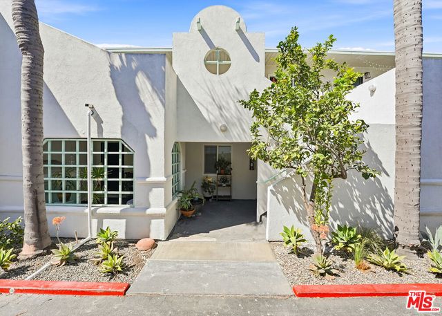 311 W Wilson Street, Costa Mesa, CA 92627