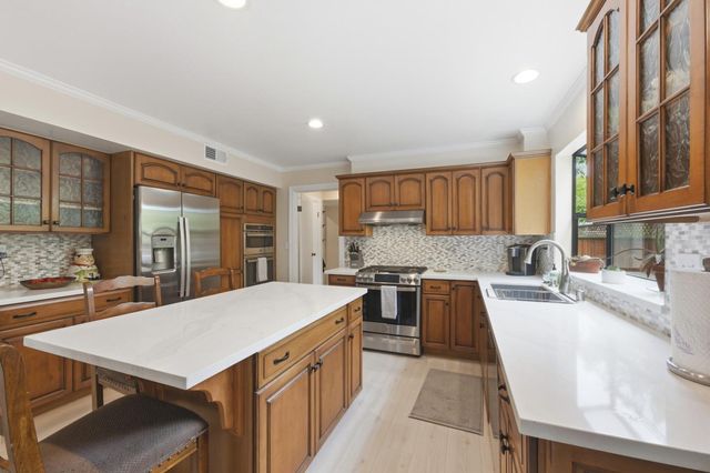 354 Vallejo Street, El Granada, CA 94018