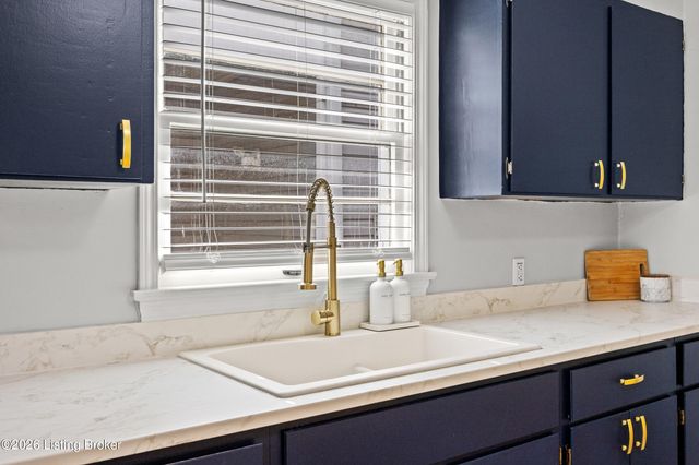 3759 Southern Pkwy, Louisville, KY 40214