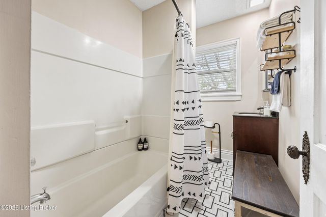 3759 Southern Pkwy, Louisville, KY 40214