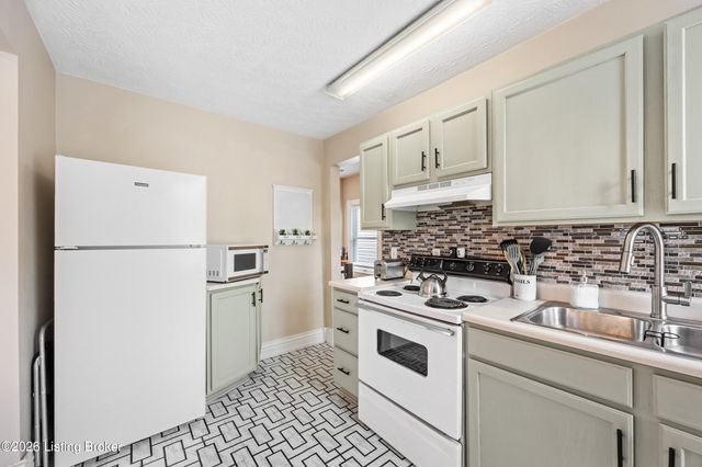 3759 Southern Pkwy, Louisville, KY 40214