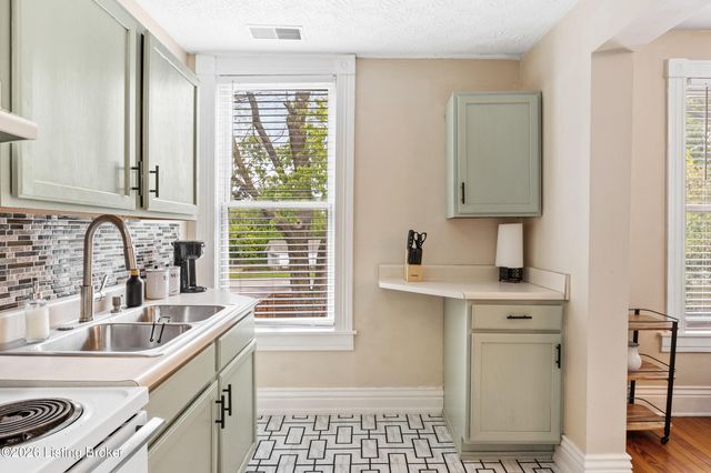 3759 Southern Pkwy, Louisville, KY 40214