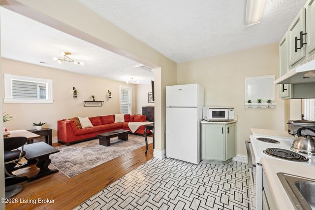 3759 Southern Pkwy, Louisville, KY 40214