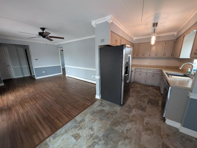 4752 W 101st Street 8B, Oak Lawn, IL 60453