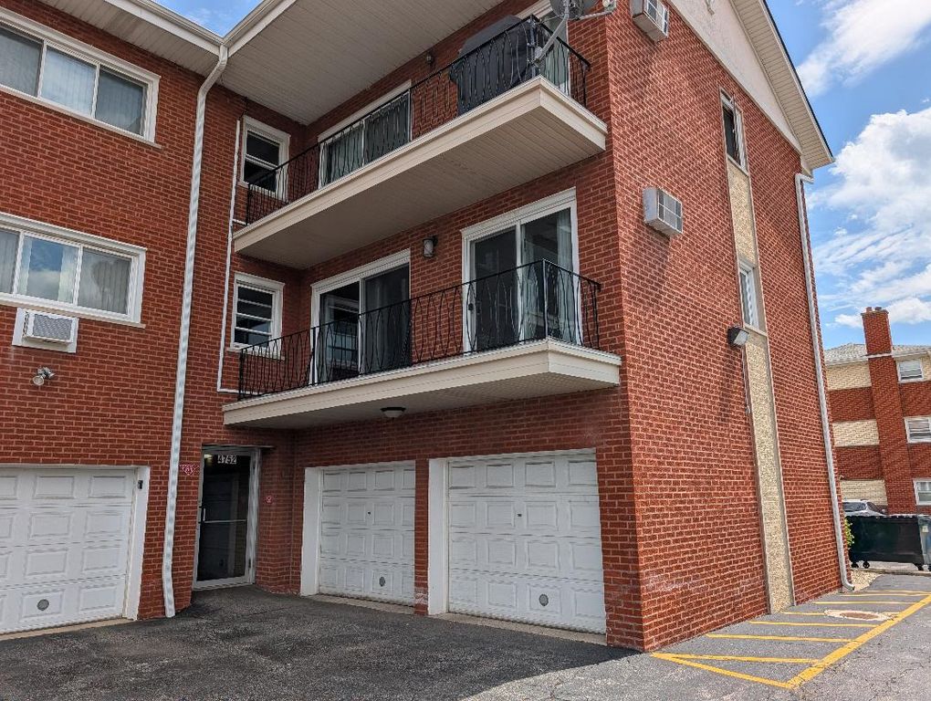 4752 W 101st Street 8B, Oak Lawn, IL 60453