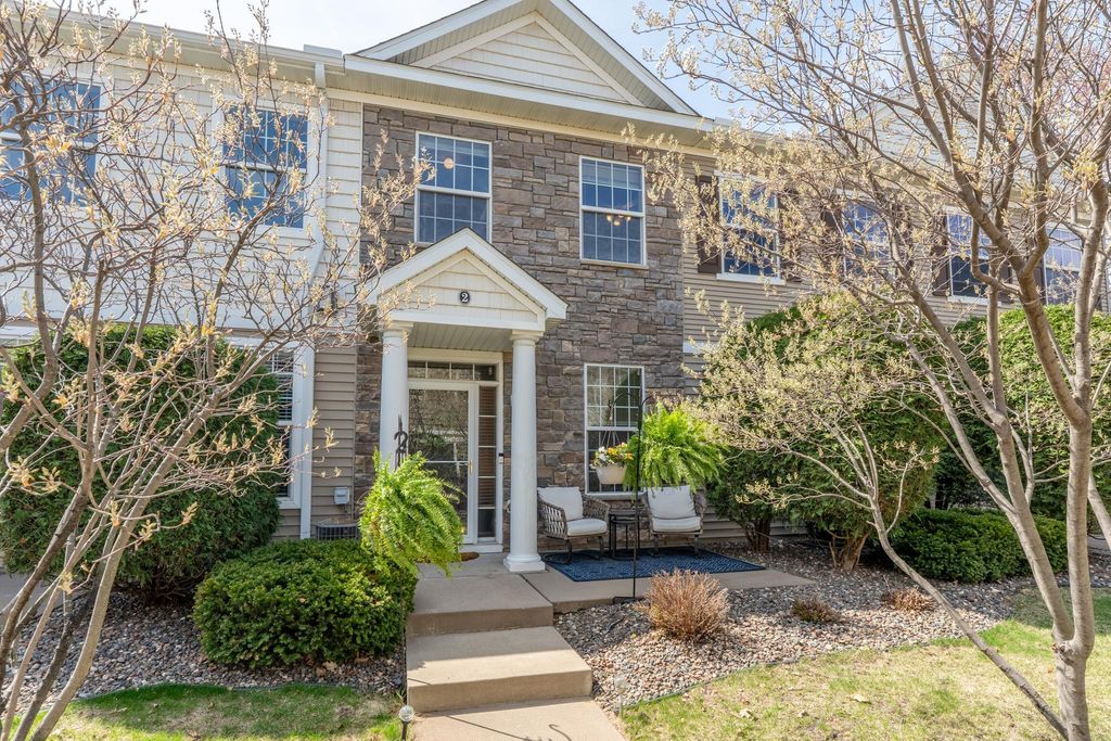 1586 Woodlynn Avenue 2, Maplewood, MN 55109