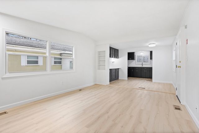 557 Southwest Cutoff 35, Worcester, MA 01607