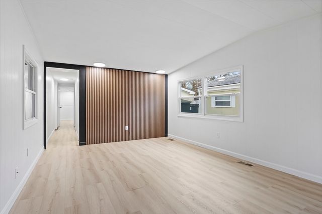 557 Southwest Cutoff 35, Worcester, MA 01607