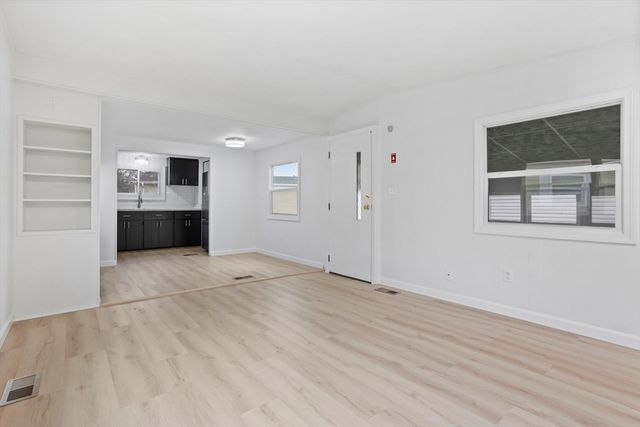 557 Southwest Cutoff 35, Worcester, MA 01607