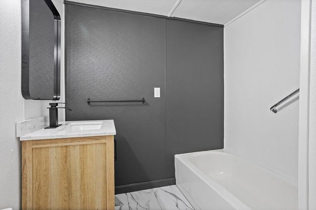 557 Southwest Cutoff 35, Worcester, MA 01607