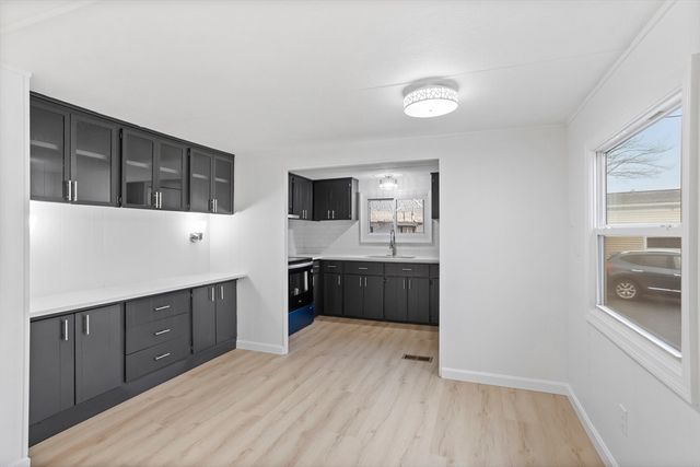 557 Southwest Cutoff 35, Worcester, MA 01607