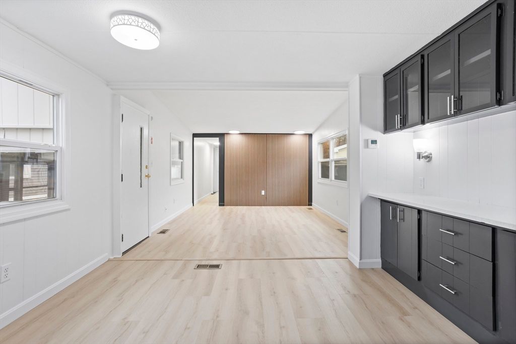 557 Southwest Cutoff 35, Worcester, MA 01607