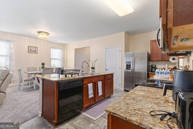 2896 S Hills S, Riverdale, GA 30296