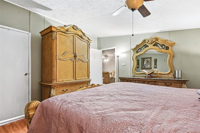 906 Sundown Meadows Street, Crosby, TX 77532