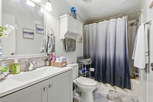 906 Sundown Meadows Street, Crosby, TX 77532
