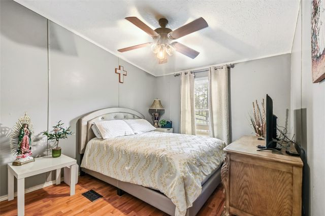 906 Sundown Meadows Street, Crosby, TX 77532