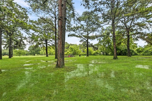 906 Sundown Meadows Street, Crosby, TX 77532