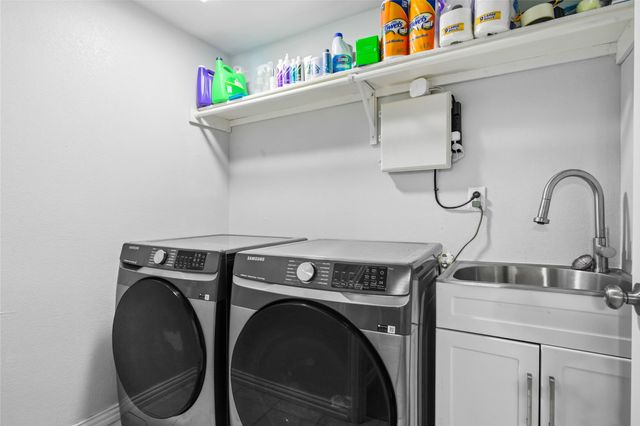 1116 S Hazelwood Street, Sherman, TX 75090