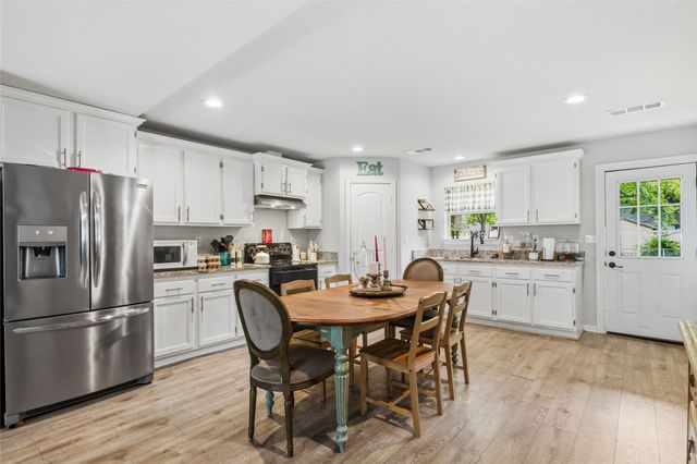 1116 S Hazelwood Street, Sherman, TX 75090