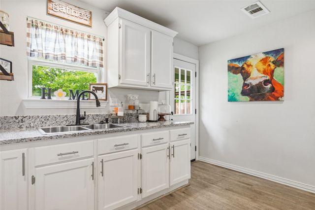 1116 S Hazelwood Street, Sherman, TX 75090