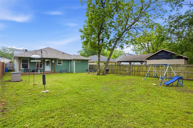 1116 S Hazelwood Street, Sherman, TX 75090