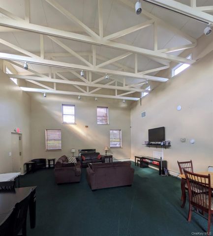 2453 B Union Boulevard 15A, Islip, NY 11751